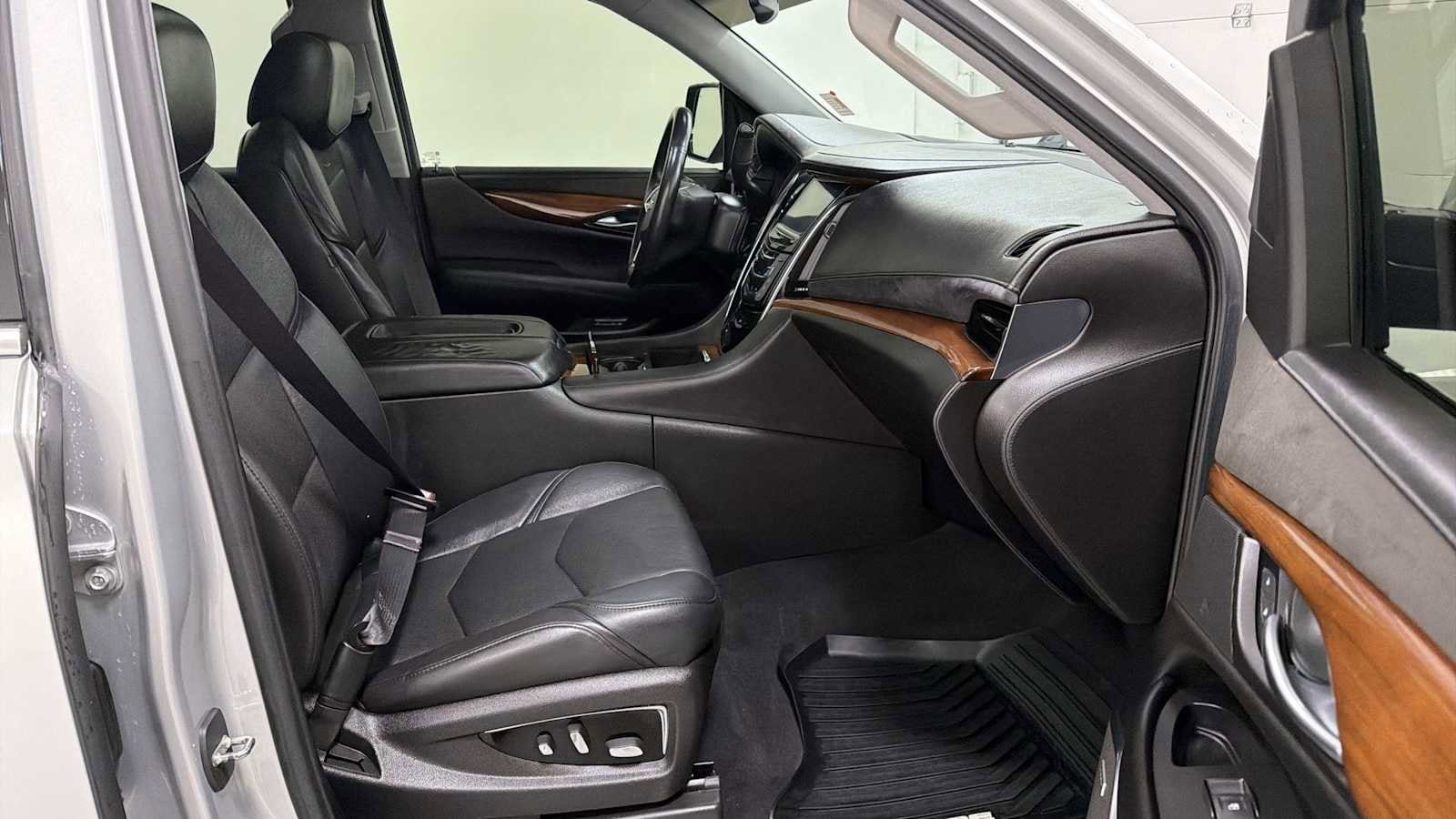 Thumbnail: 2016 Cadillac Escalade - 31