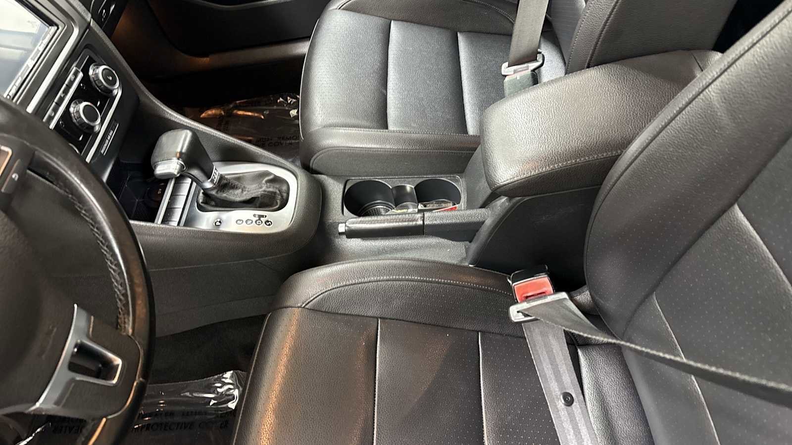 Thumbnail: 2011 Volkswagen Jetta - 21