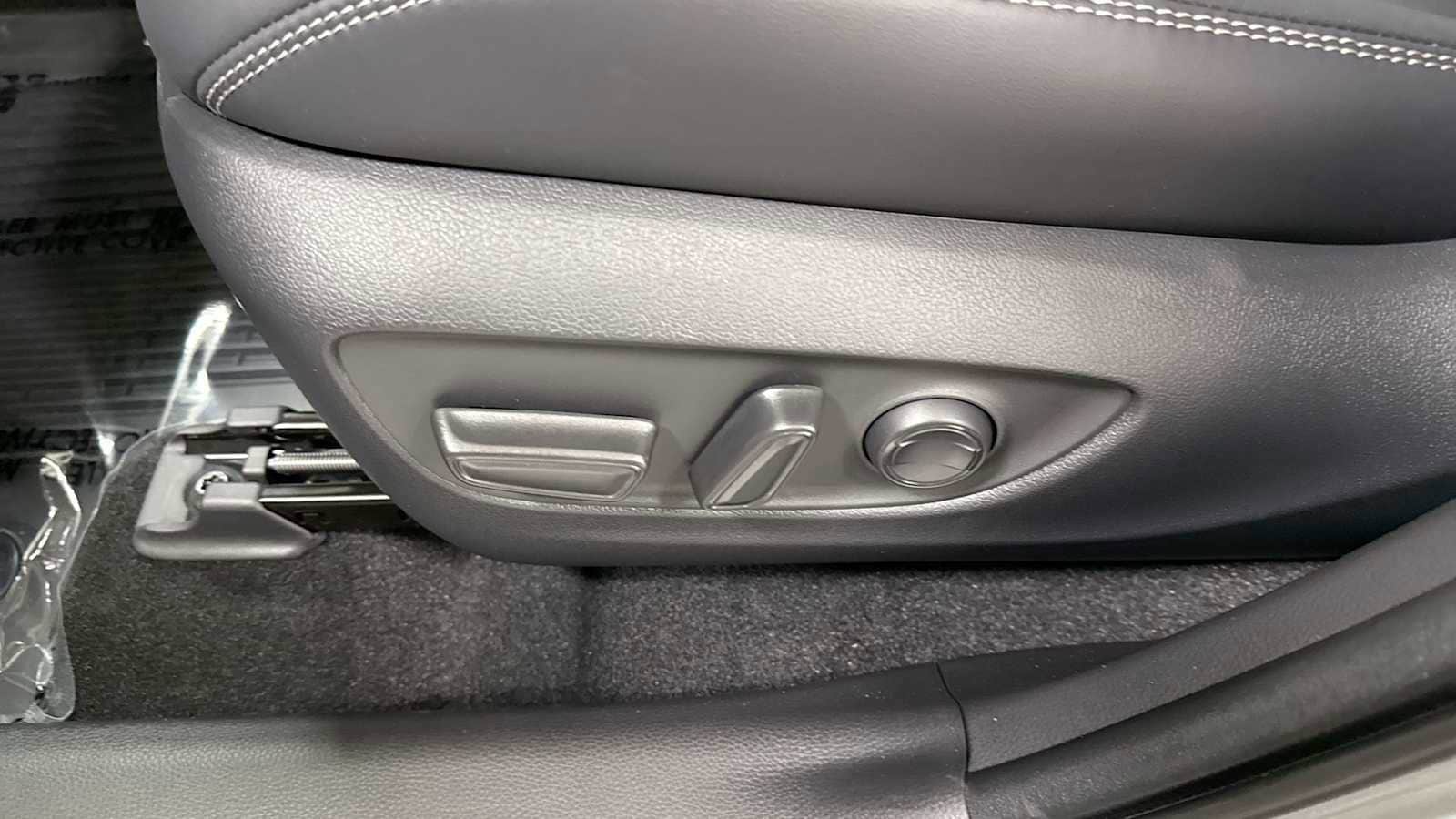 Thumbnail: 2025 Toyota RAV4 - 14