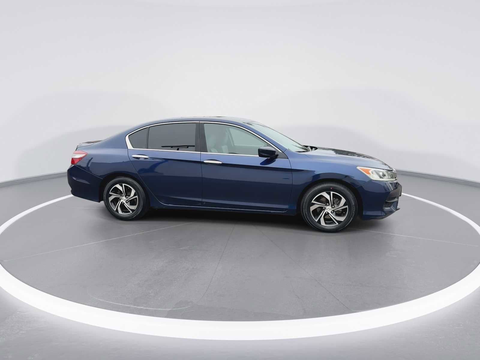 Thumbnail: 2017 Honda Accord - 9