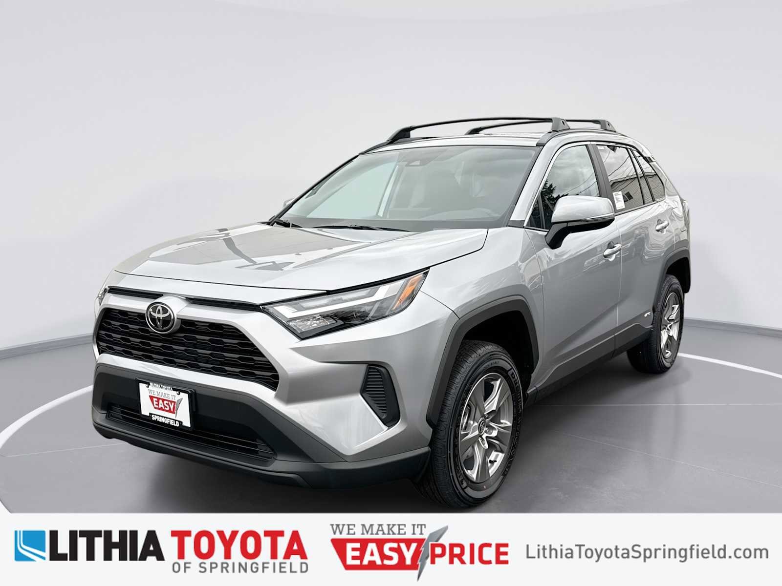 2025 Toyota RAV4 XLE's photo