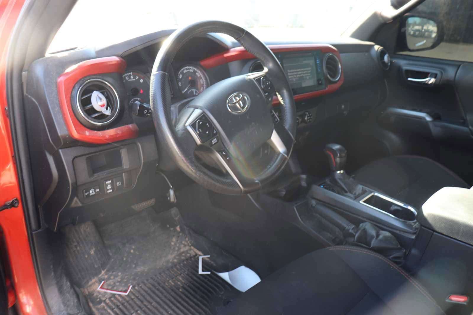 Thumbnail: 2018 Toyota Tacoma - 10