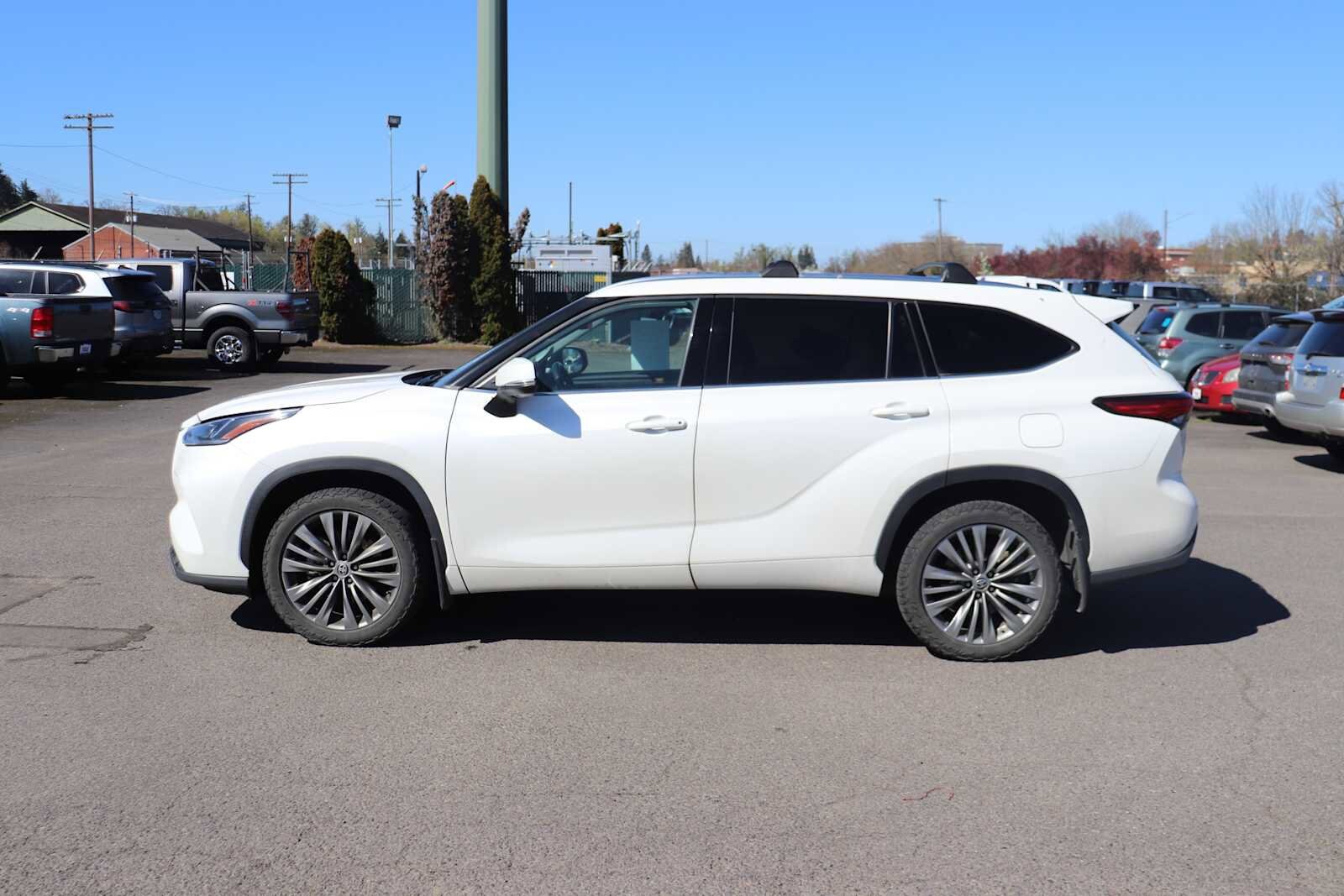 Thumbnail: 2020 Toyota Highlander - 8