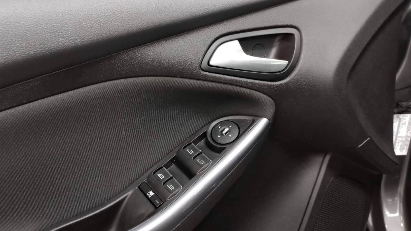 Thumbnail: 2014 Ford Focus - 15