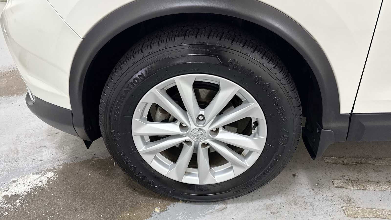 Thumbnail: 2017 Nissan Rogue Sport - 10