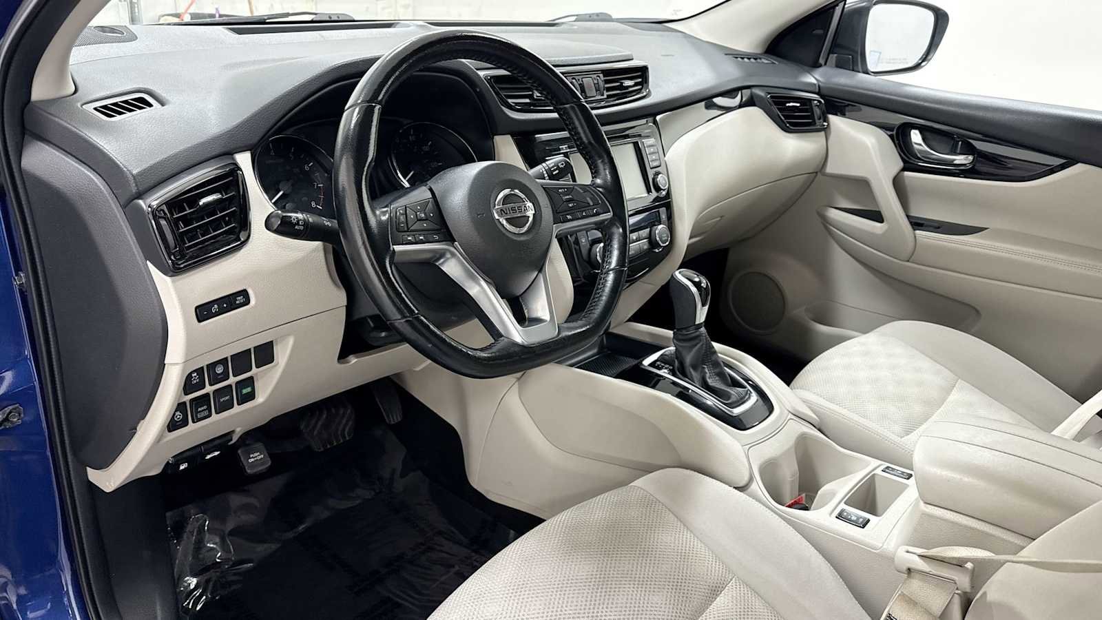 Thumbnail: 2022 Nissan Rogue Sport - 12