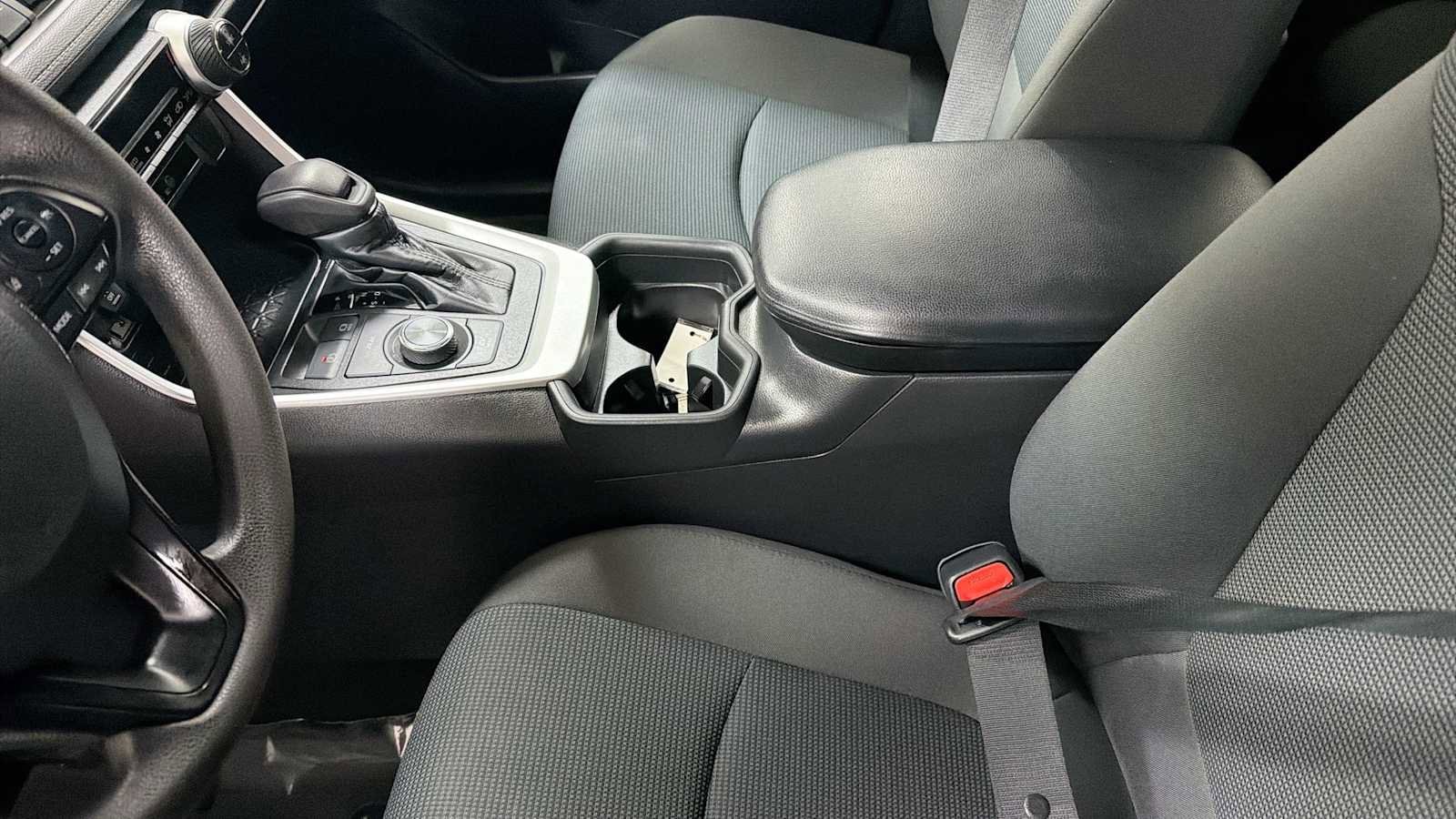Thumbnail: 2021 Toyota RAV4 - 22