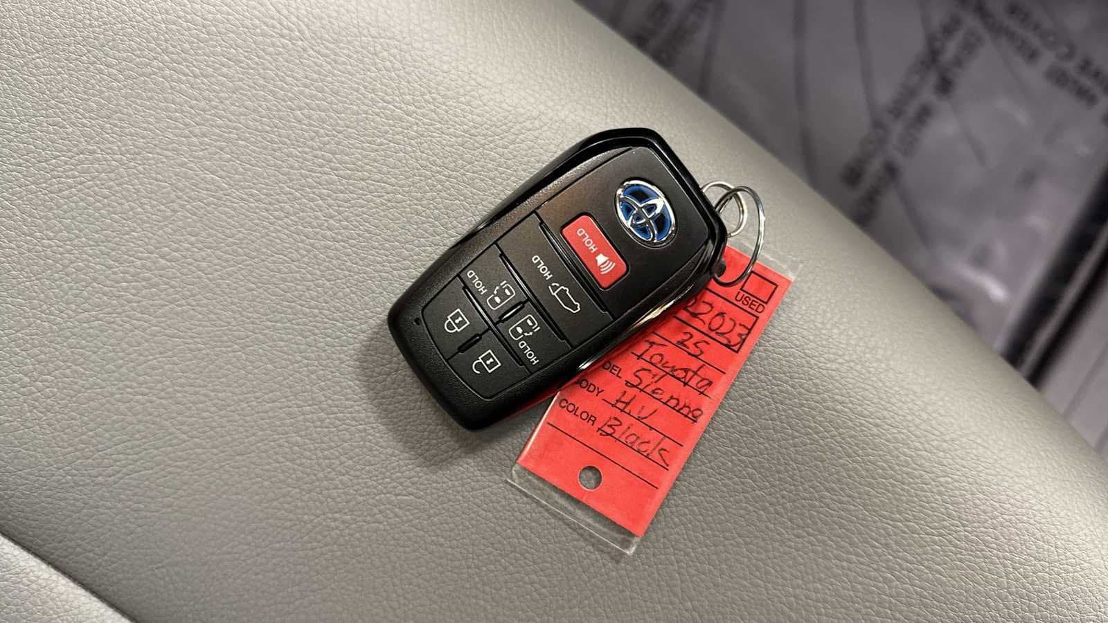 Thumbnail: 2025 Toyota Sienna - 33