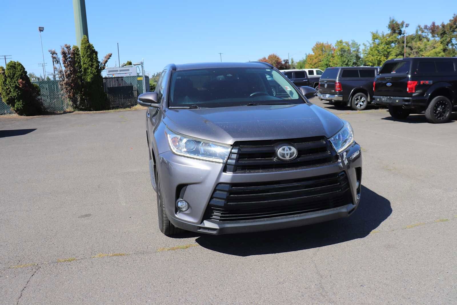 2017 Toyota Highlander SE photo 2