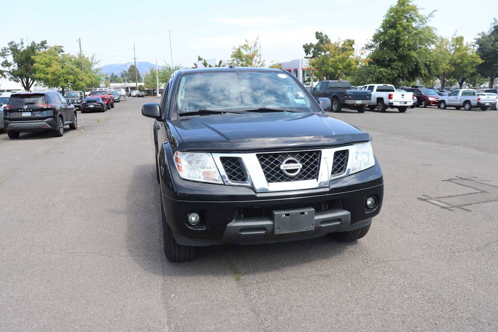 2017 Nissan Frontier SV photo 2