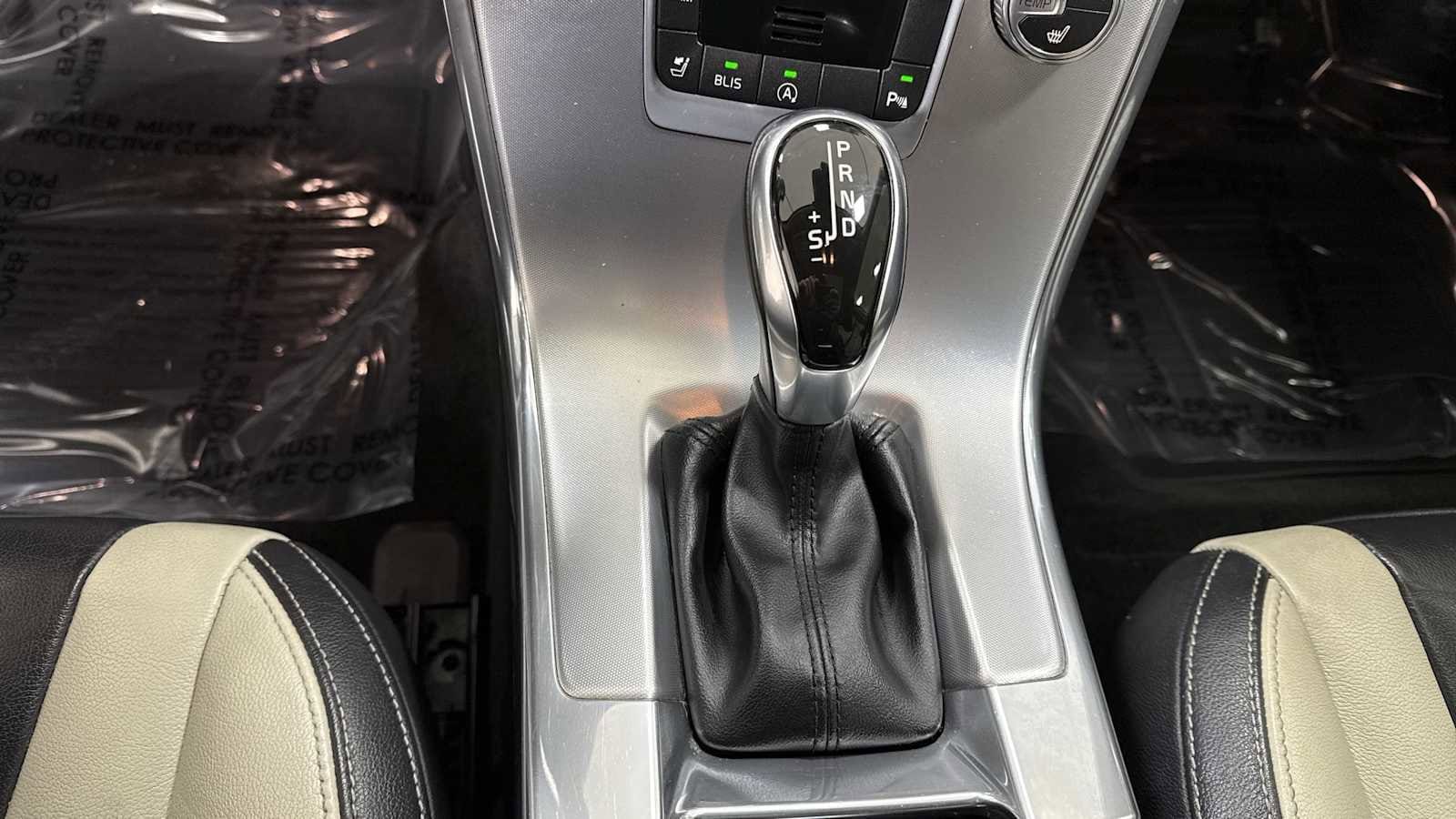 Thumbnail: 2017 Volvo XC60 - 22