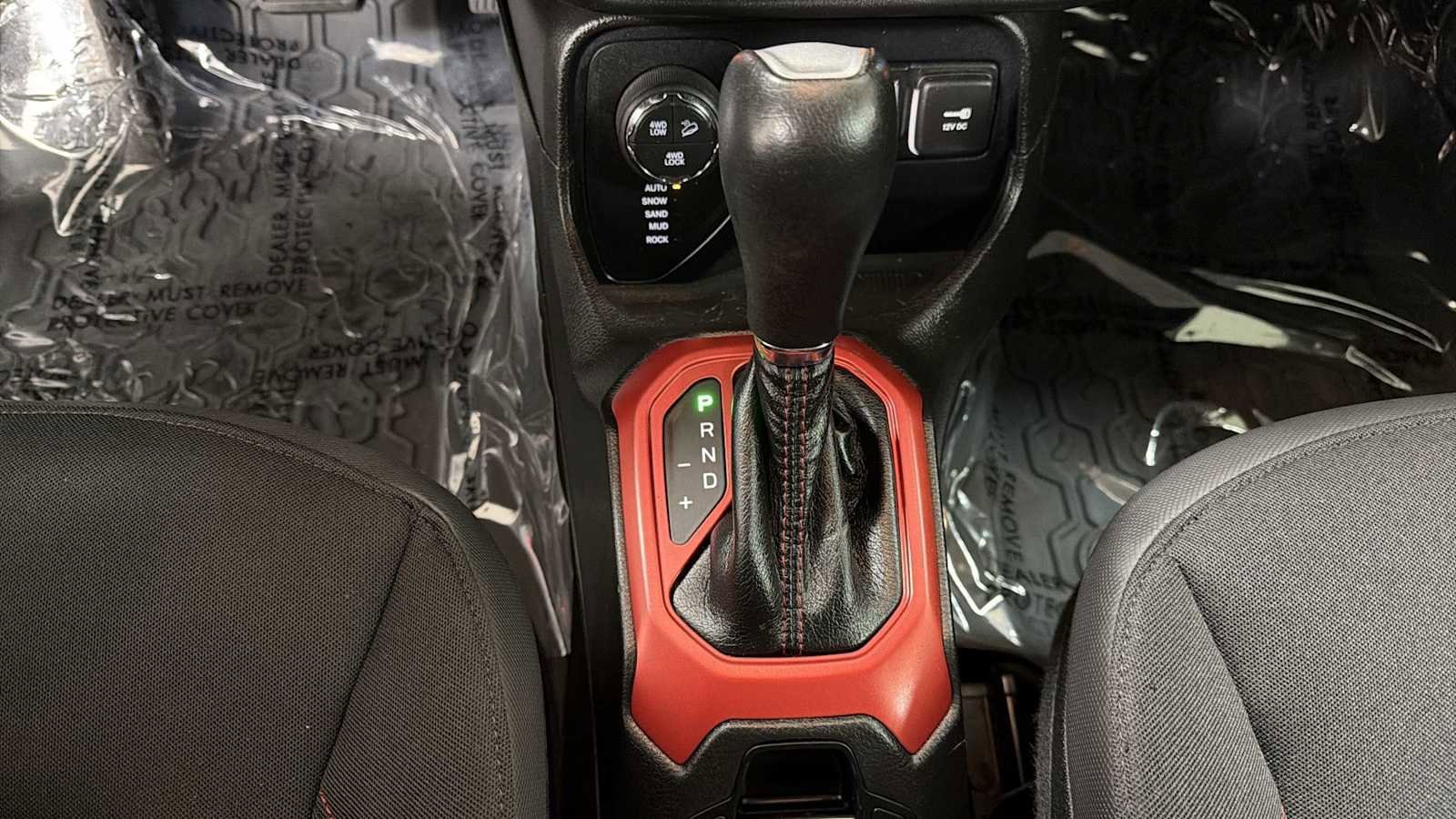 Thumbnail: 2015 Jeep Renegade - 21