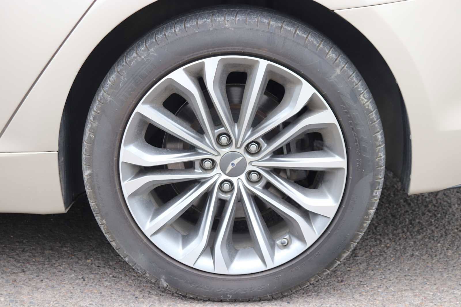 Thumbnail: 2015 Hyundai Genesis - 9