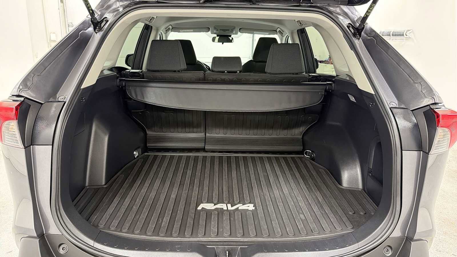 Thumbnail: 2021 Toyota RAV4 - 26