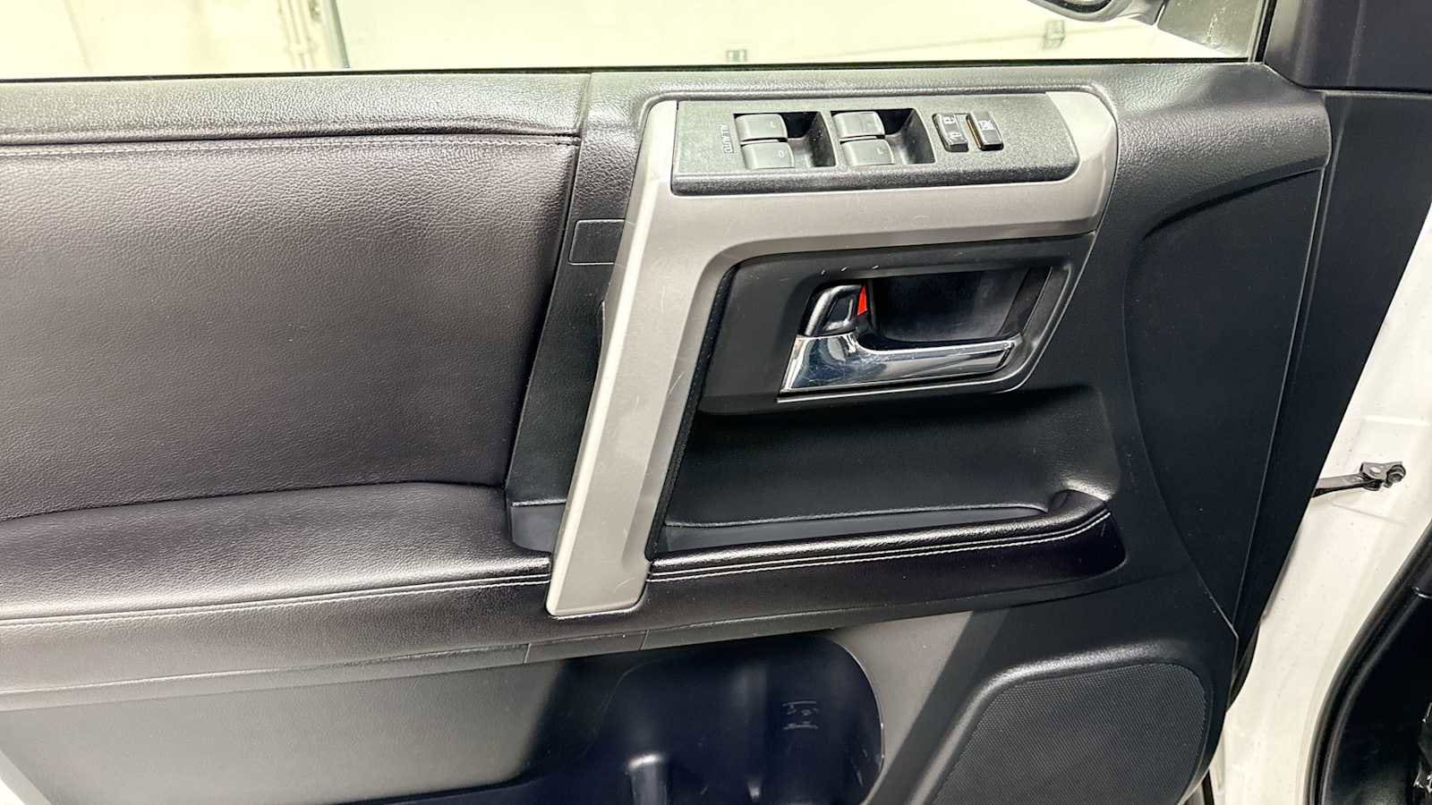 Thumbnail: 2016 Toyota 4Runner - 15