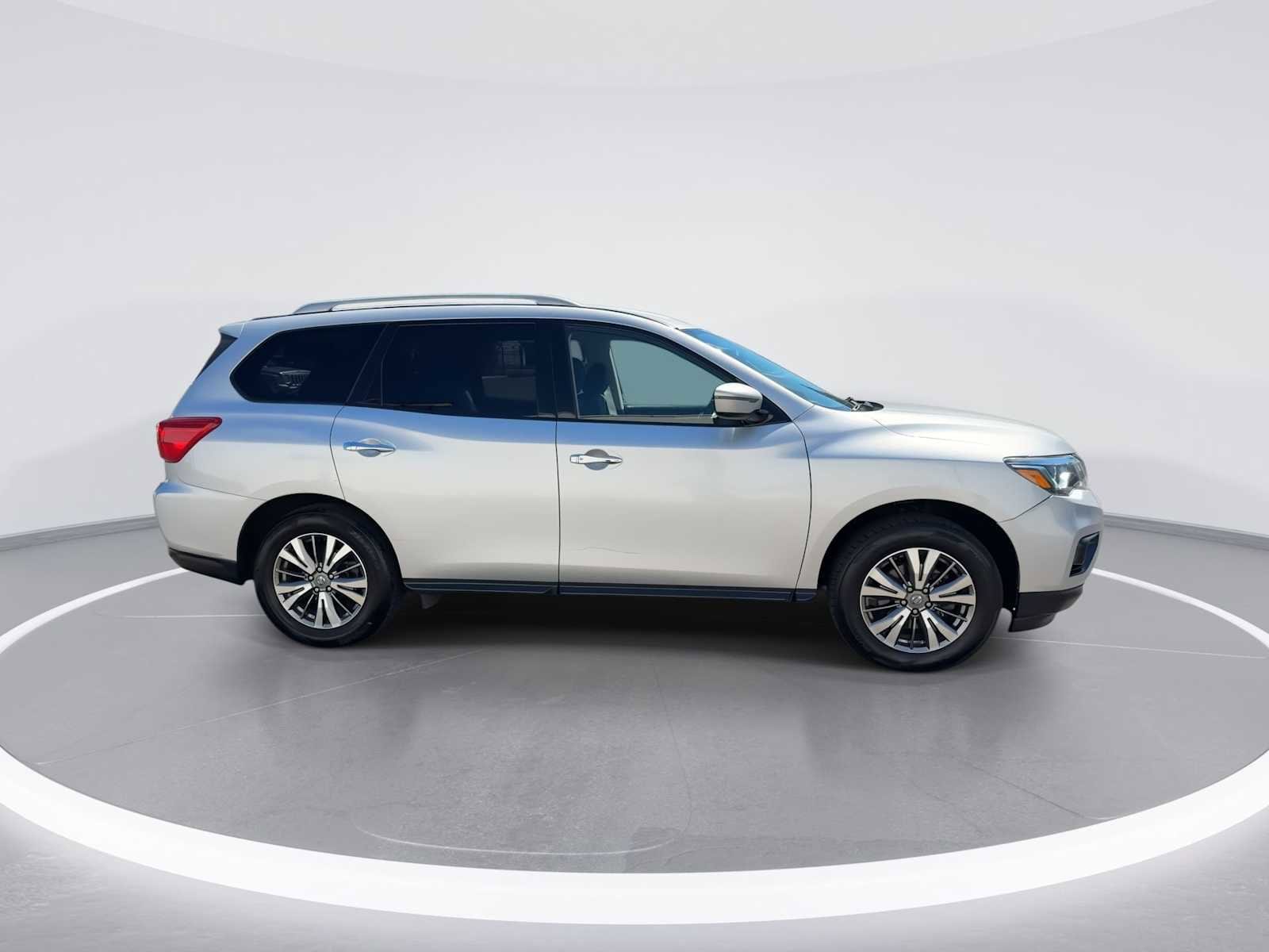 Thumbnail: 2019 Nissan Pathfinder - 9