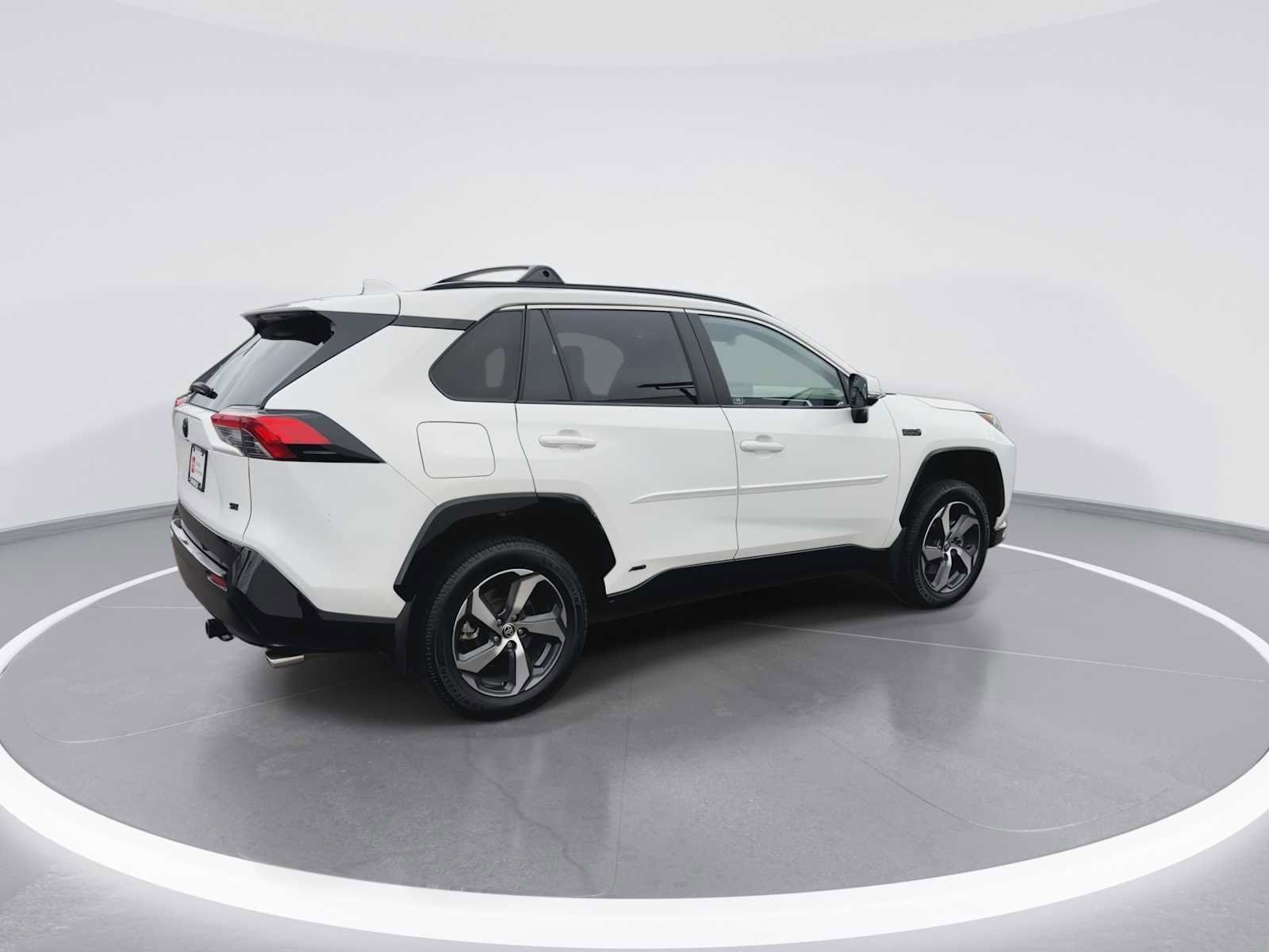 Thumbnail: 2021 Toyota RAV4 - 8