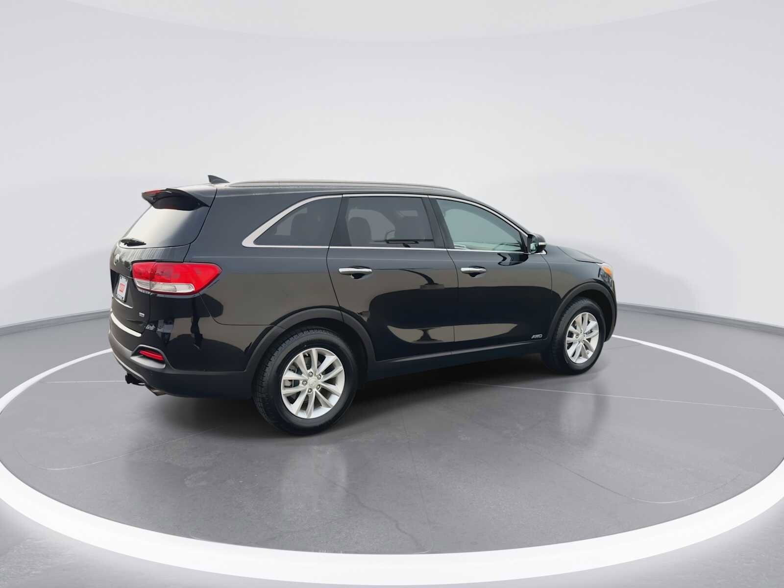 Thumbnail: 2017 Kia Sorento - 8