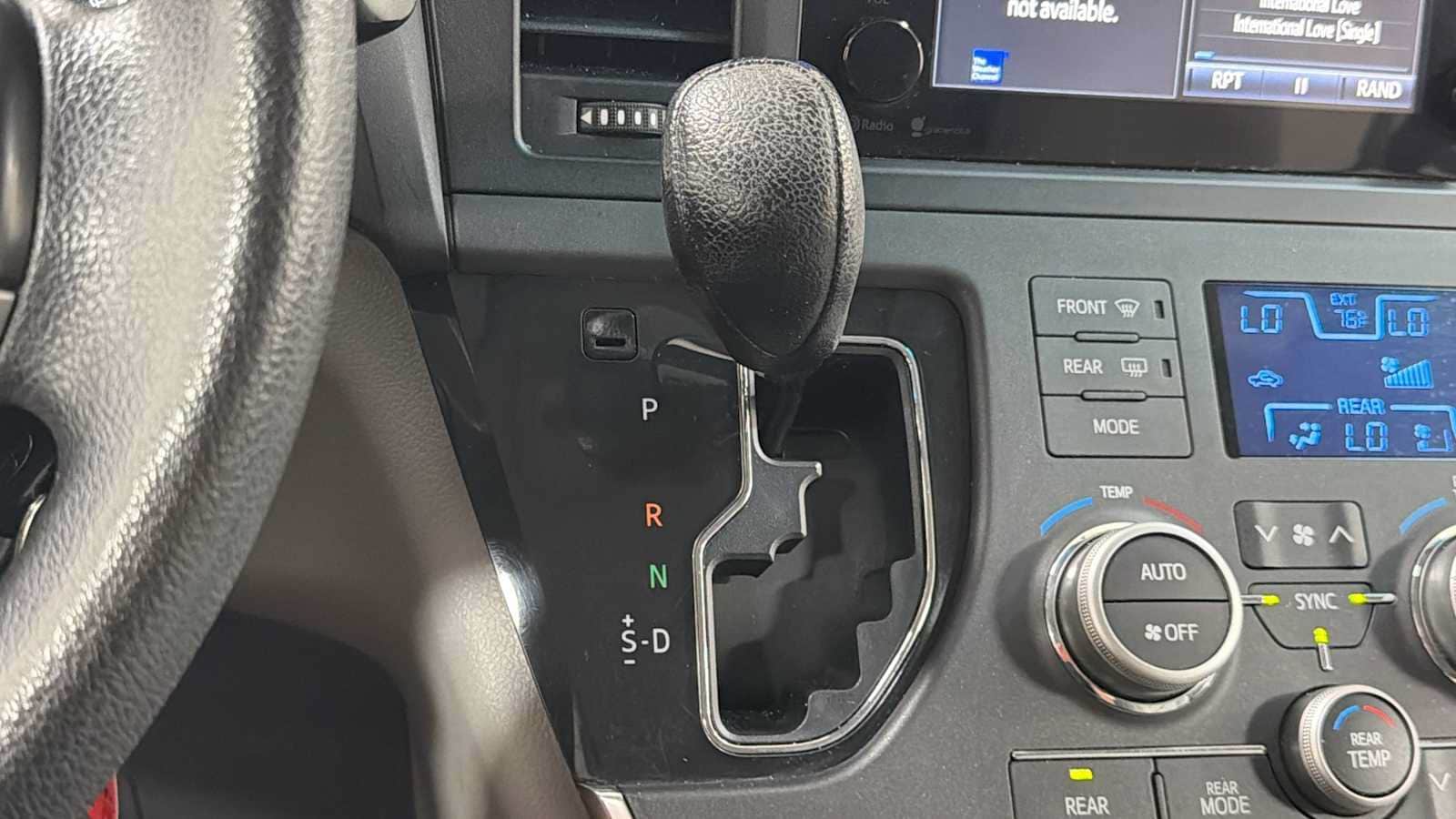 Thumbnail: 2015 Toyota Sienna - 20