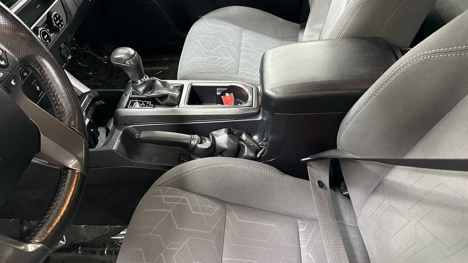 Thumbnail: 2017 Toyota Tacoma - 23