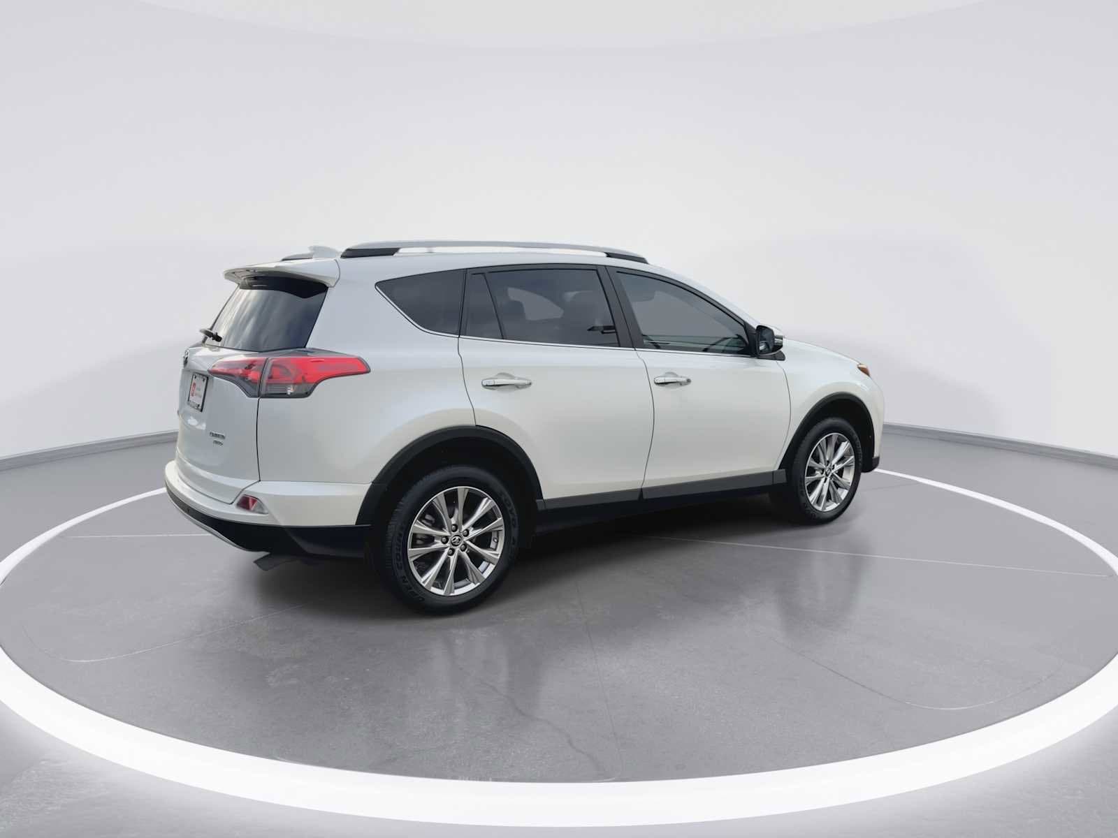 Thumbnail: 2018 Toyota RAV4 - 8
