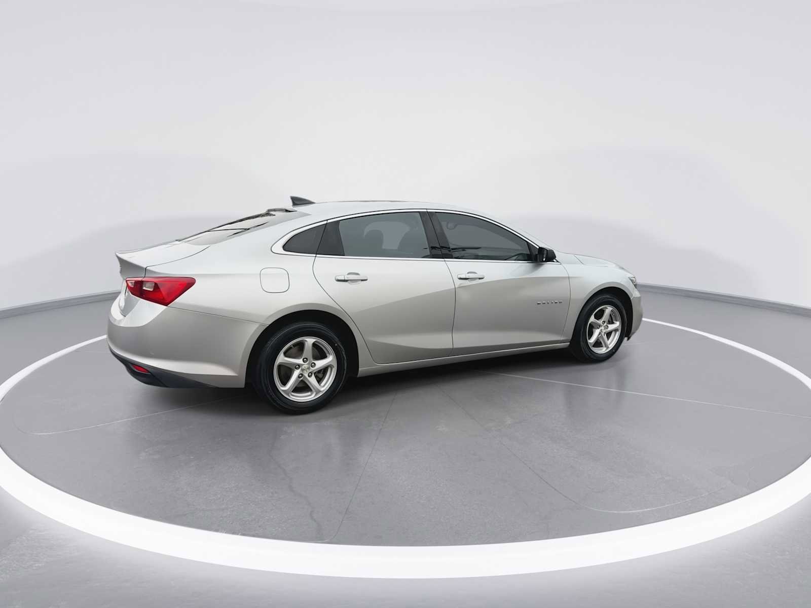 Thumbnail: 2018 Chevrolet Malibu - 8