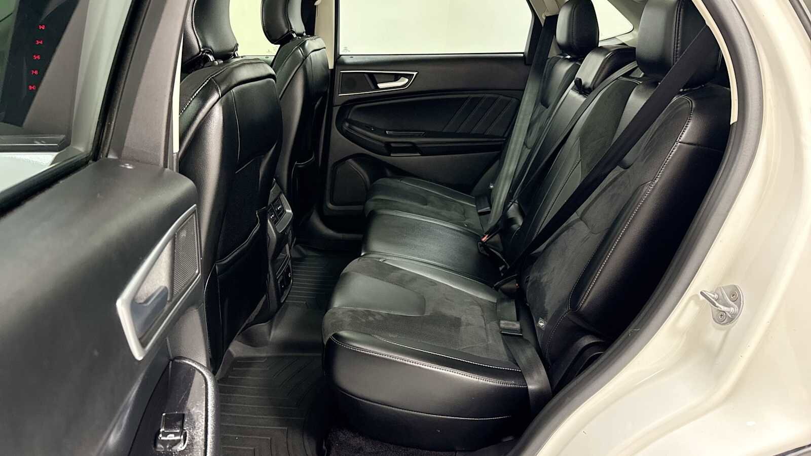 Thumbnail: 2015 Ford Edge - 25