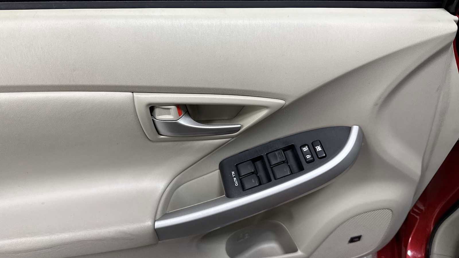 Thumbnail: 2013 Toyota Prius - 14