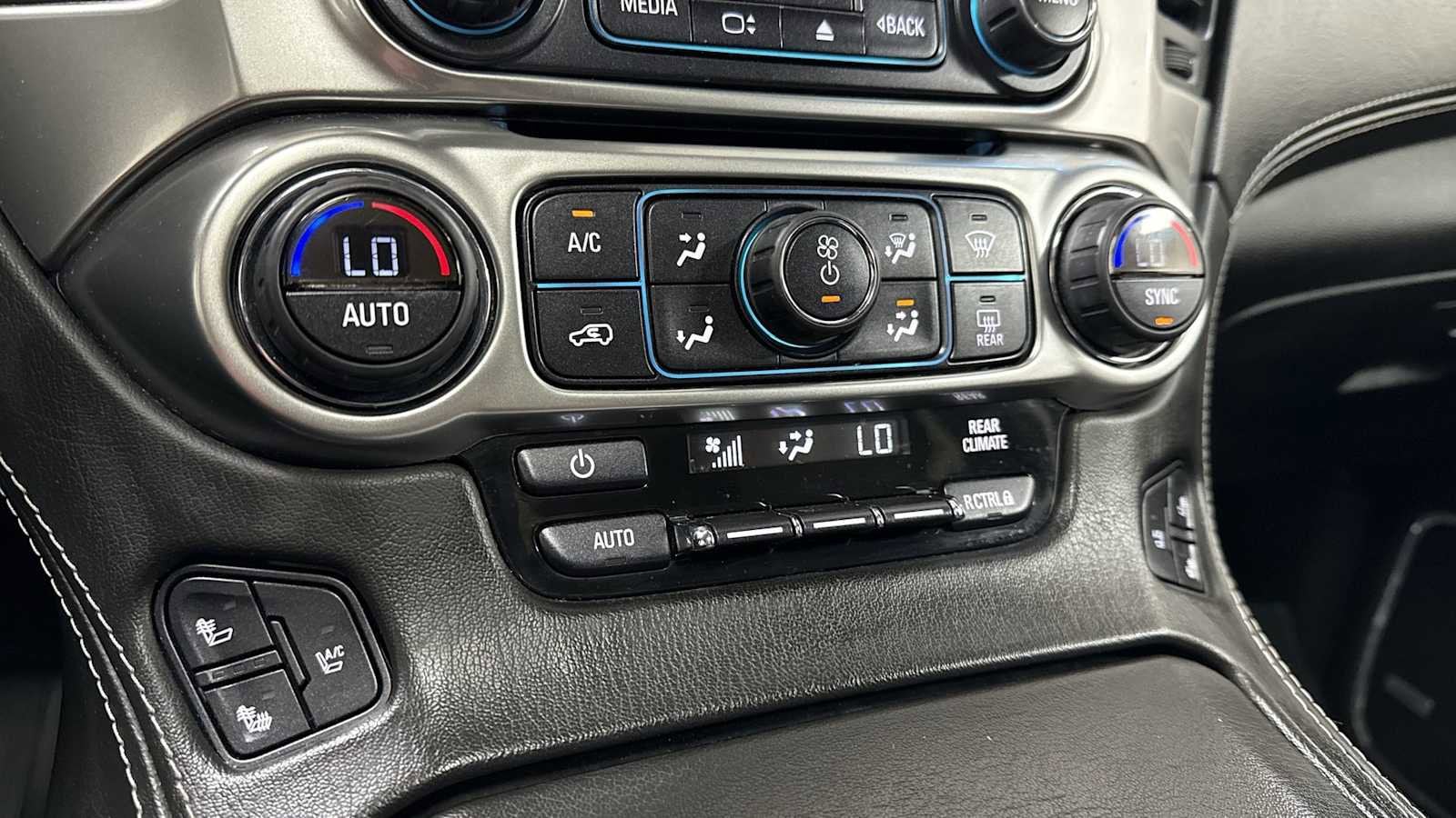 Thumbnail: 2015 Chevrolet Tahoe - 21