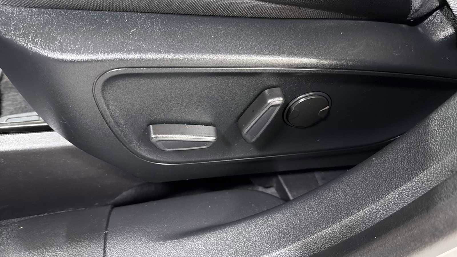 Thumbnail: 2020 Ford Escape - 14