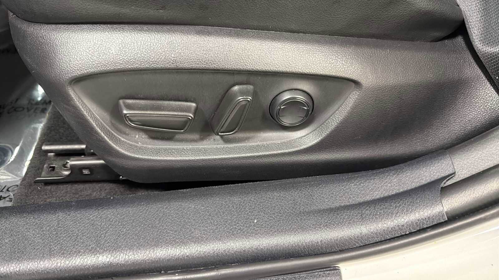 Thumbnail: 2020 Toyota Camry - 14