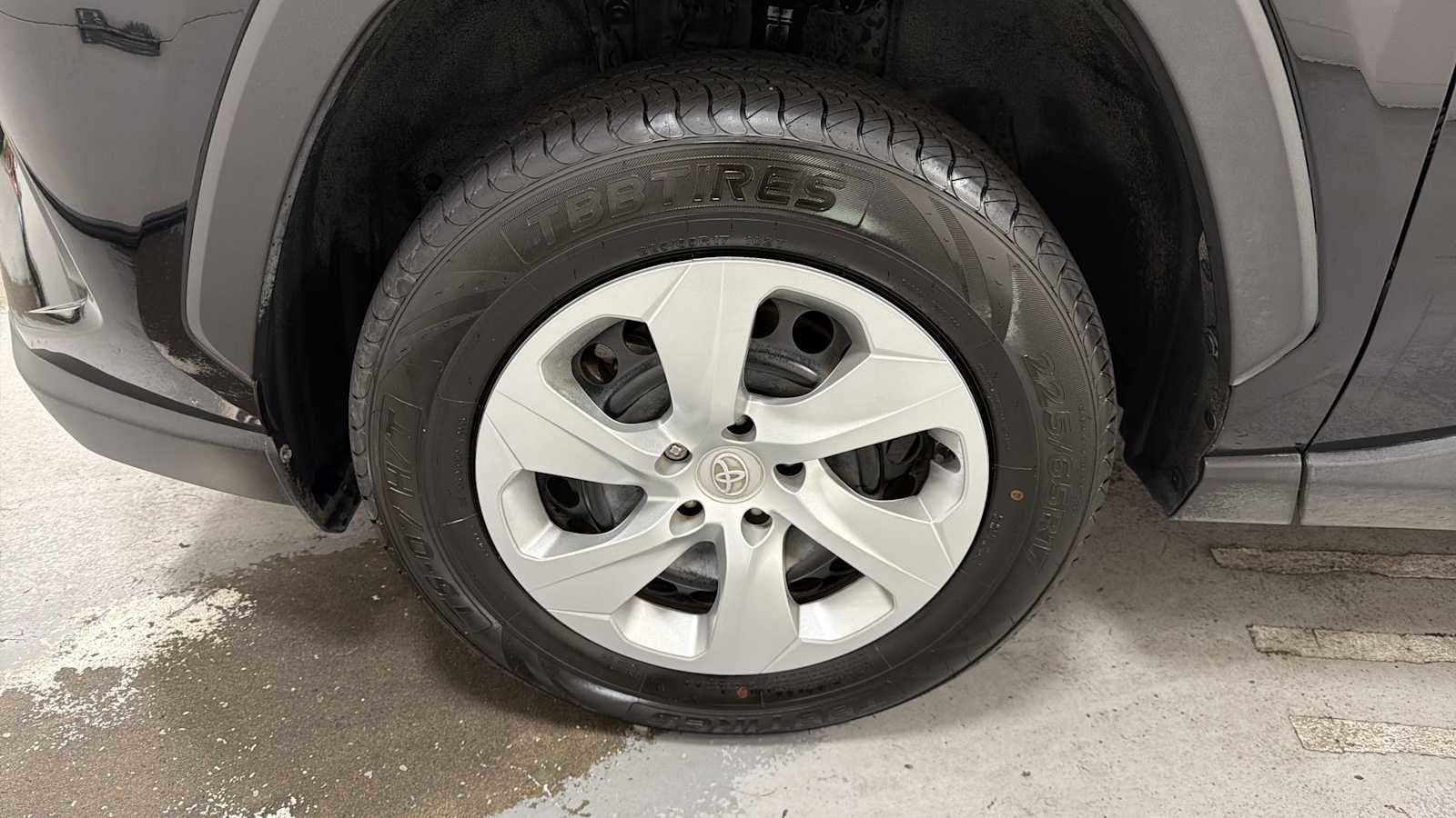 Thumbnail: 2022 Toyota RAV4 - 10