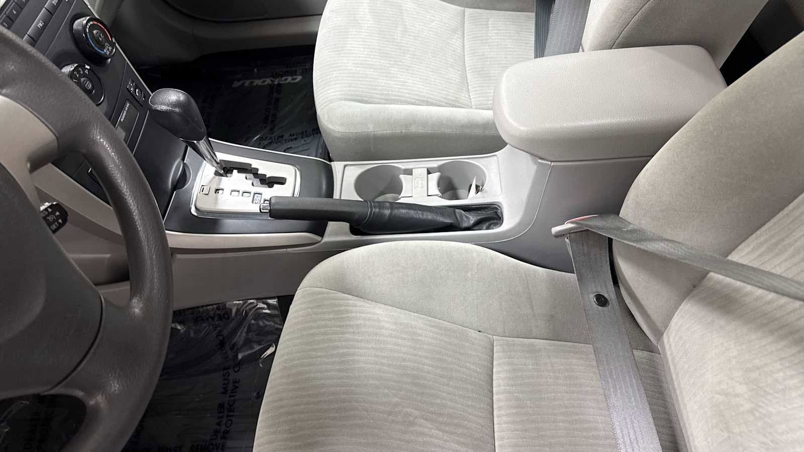 Thumbnail: 2010 Toyota Corolla - 21