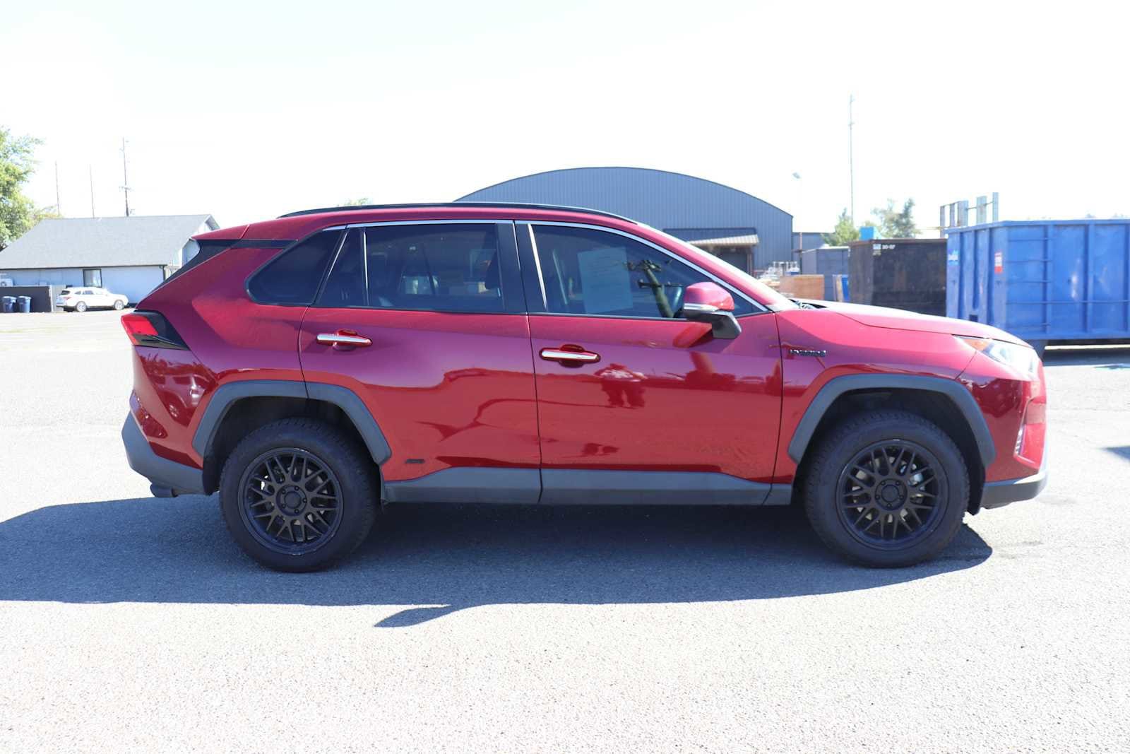 Thumbnail: 2021 Toyota RAV4 - 4