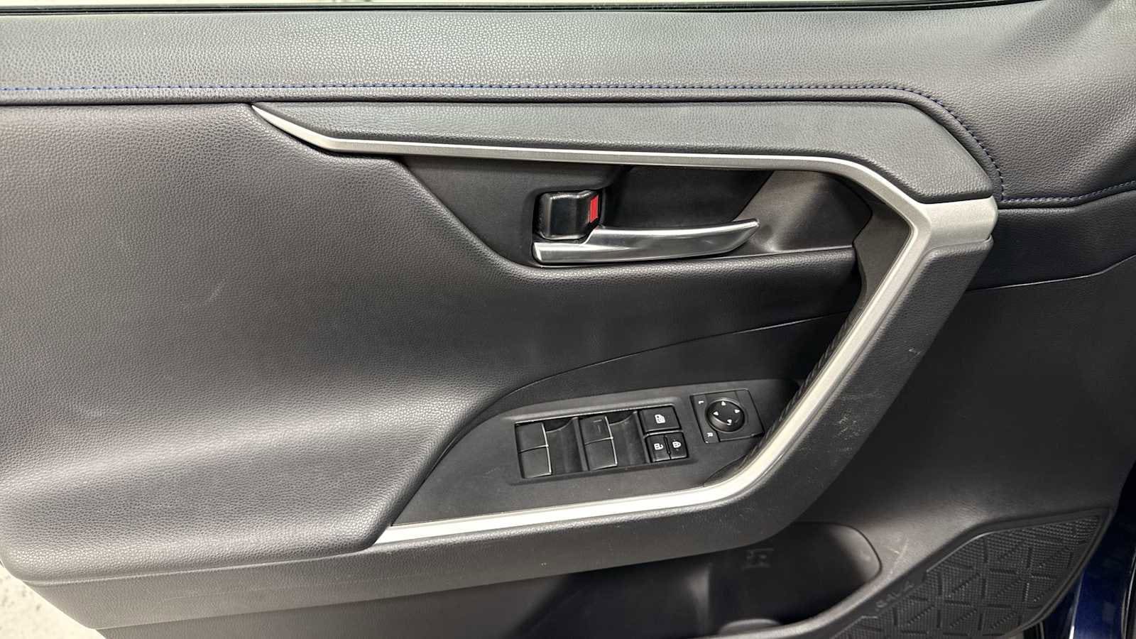 Thumbnail: 2021 Toyota RAV4 - 15