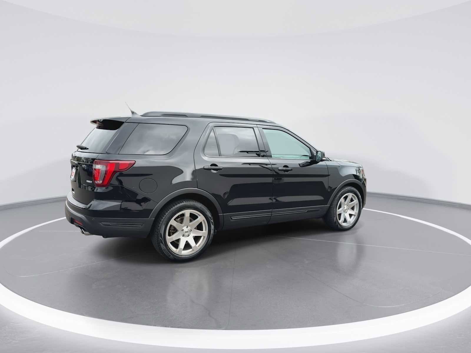 Thumbnail: 2018 Ford Explorer - 8