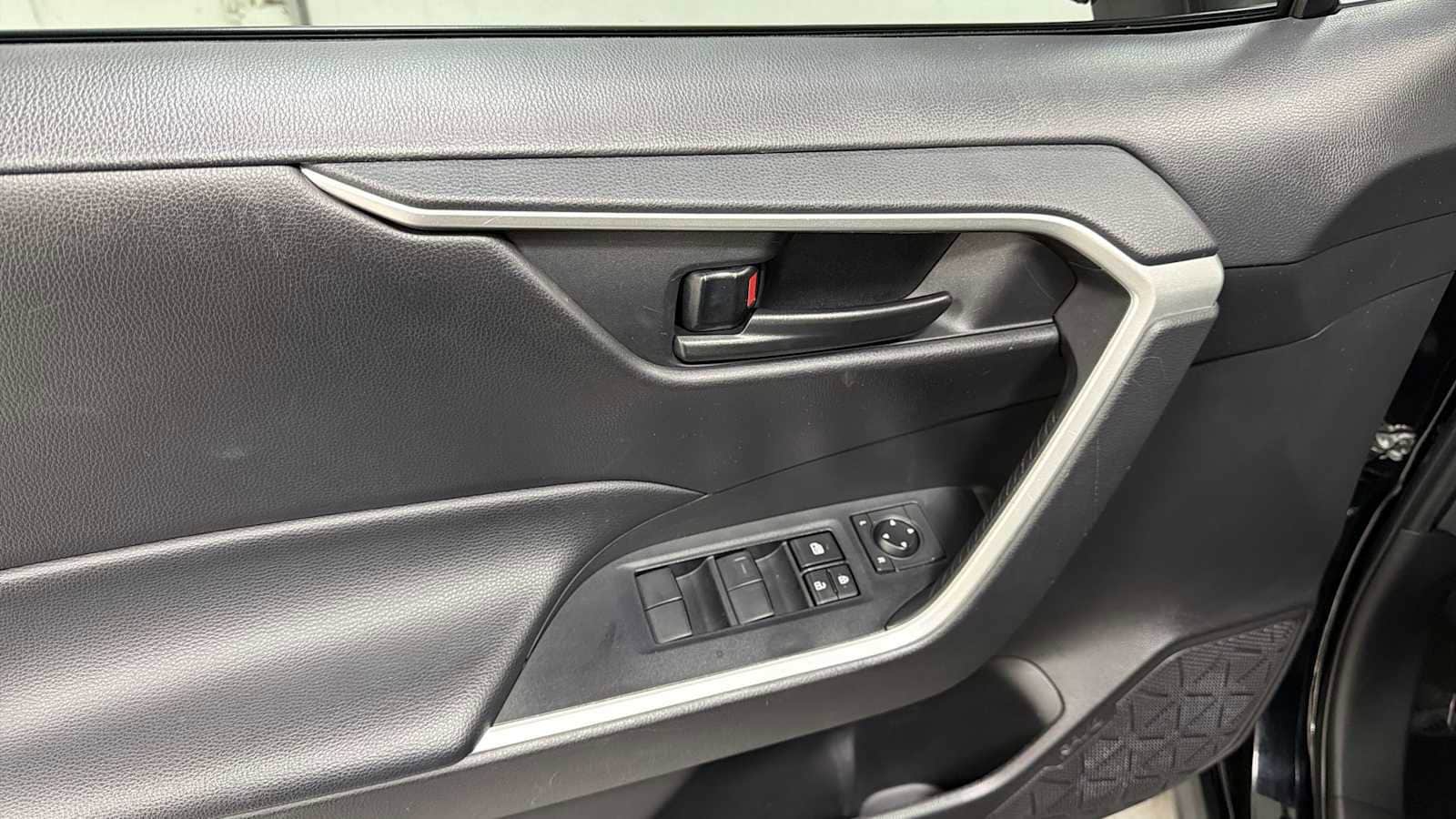 Thumbnail: 2022 Toyota RAV4 - 15