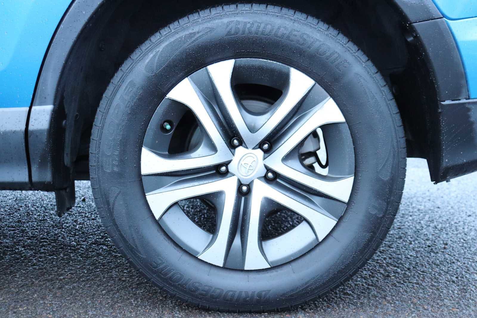 Thumbnail: 2017 Toyota RAV4 - 9