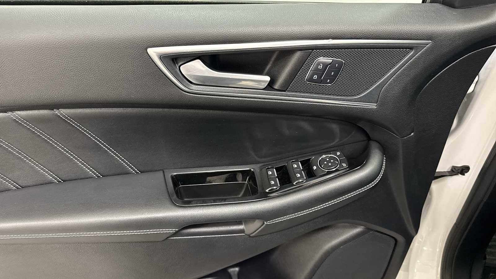 Thumbnail: 2018 Ford Edge - 15