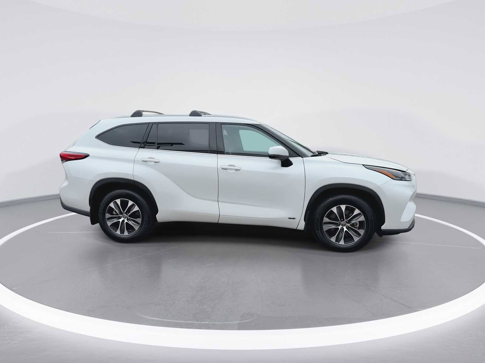 Thumbnail: 2022 Toyota Highlander - 9