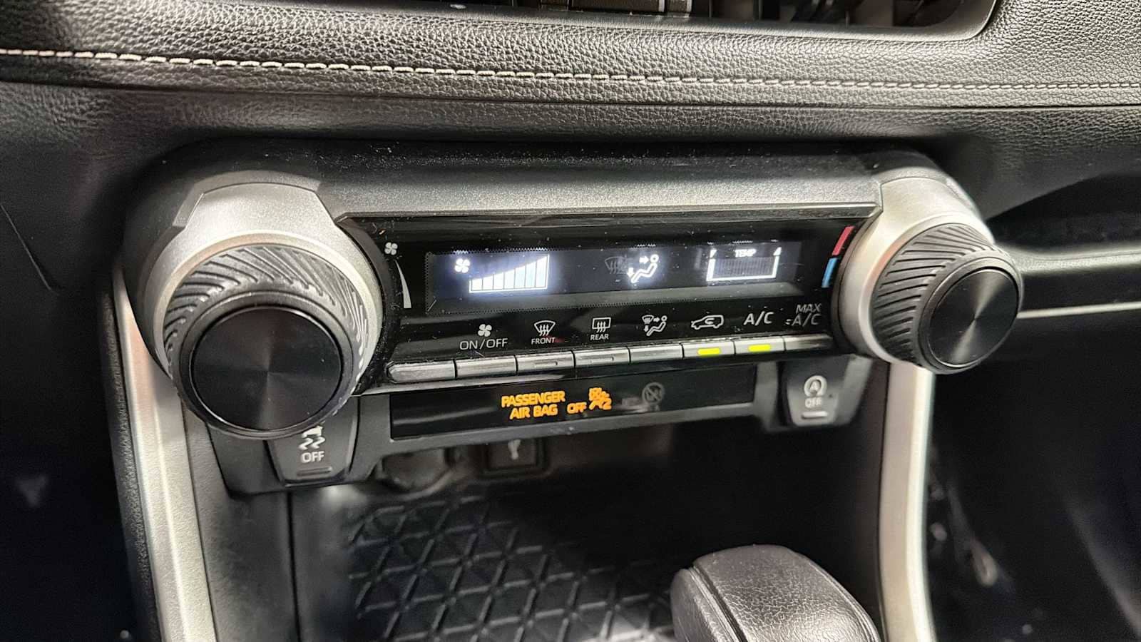 Thumbnail: 2021 Toyota RAV4 - 20