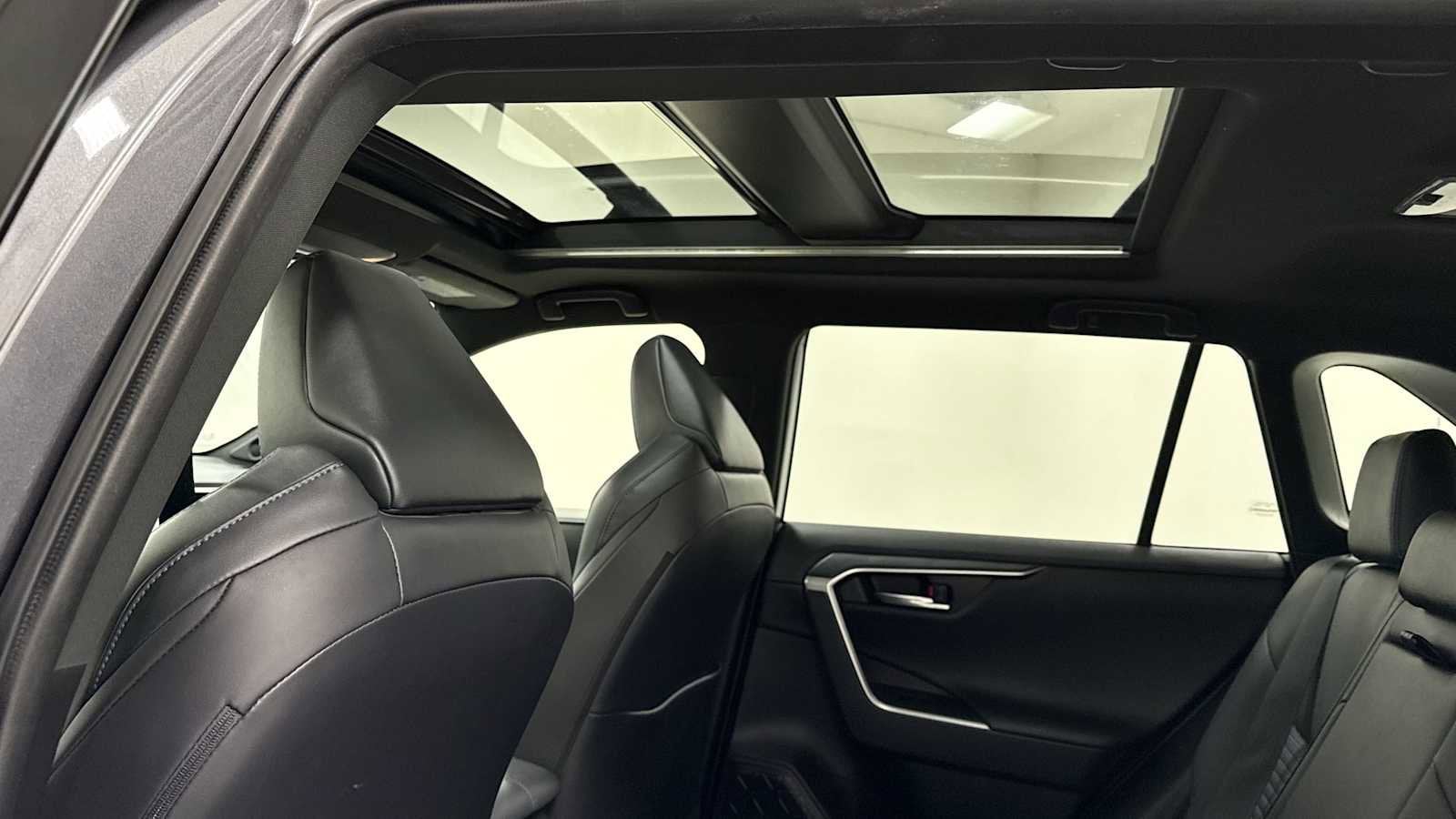 Thumbnail: 2019 Toyota RAV4 - 24