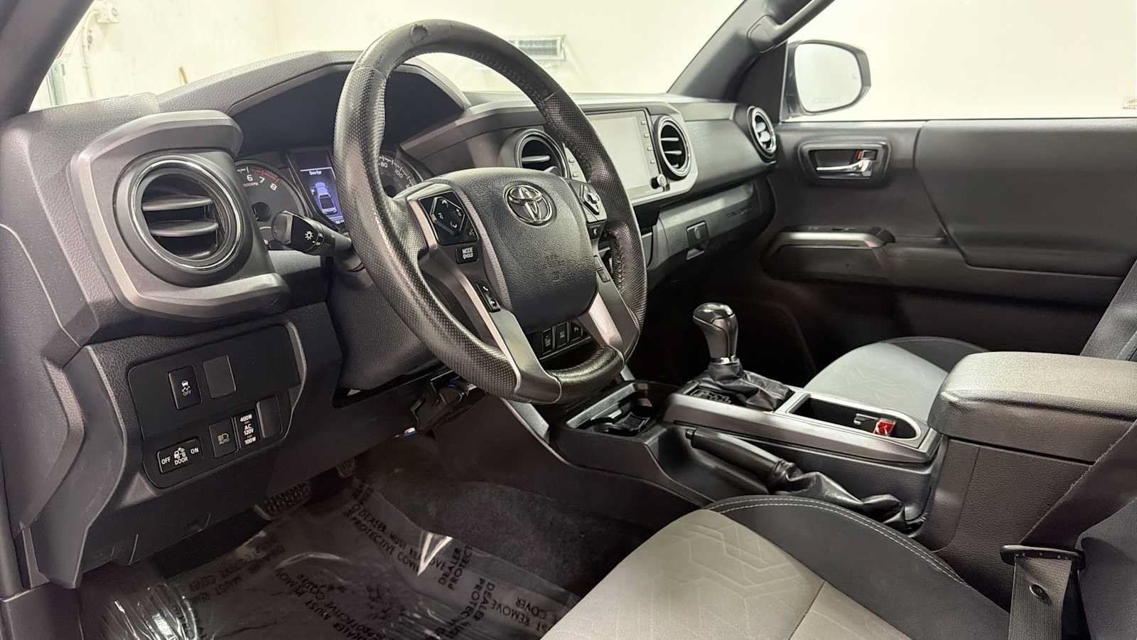 Thumbnail: 2020 Toyota Tacoma - 12