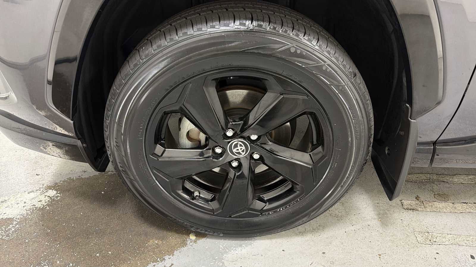 Thumbnail: 2019 Toyota RAV4 - 10