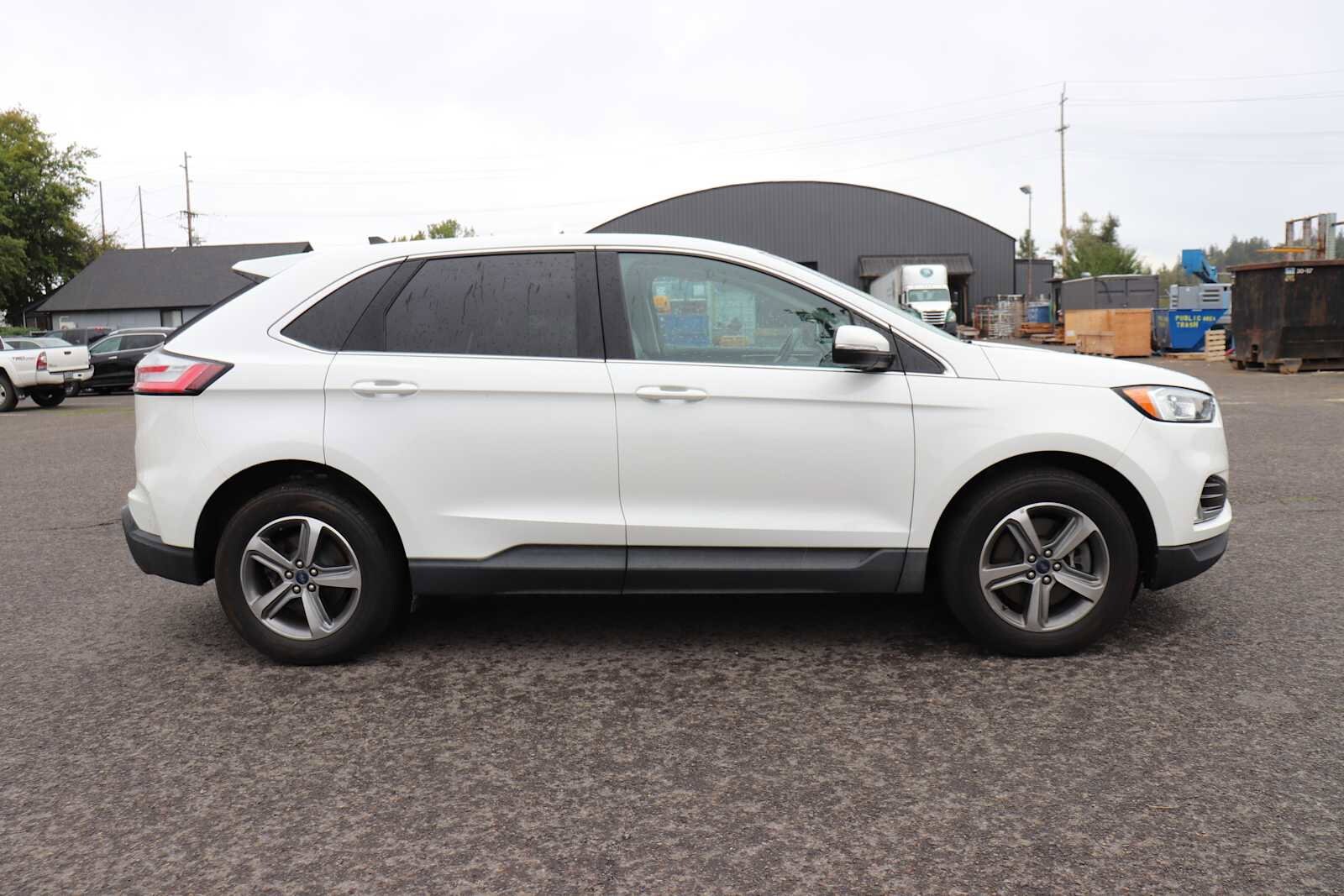 2020 Ford Edge SEL photo 4