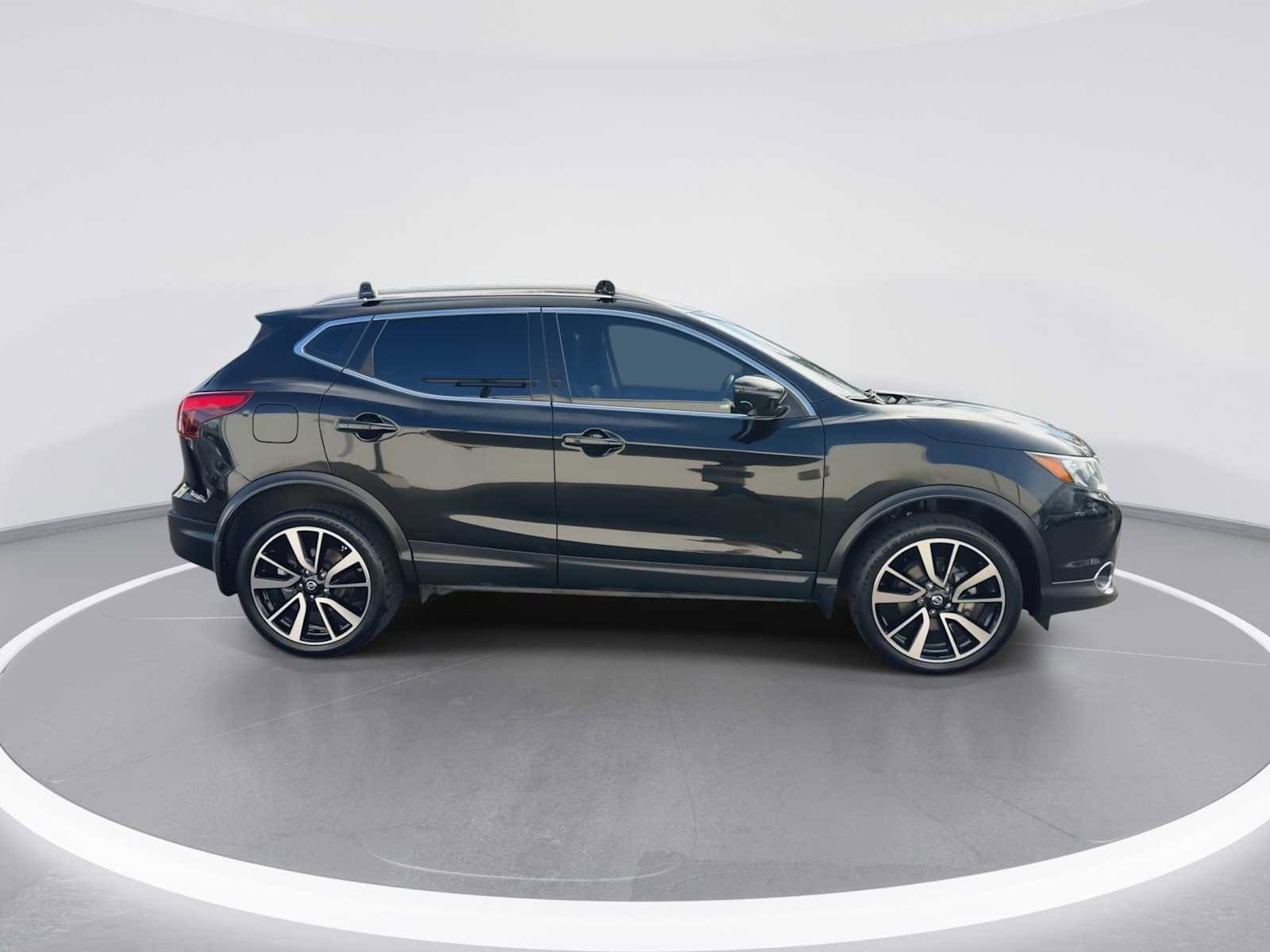 Thumbnail: 2018 Nissan Rogue Sport - 9