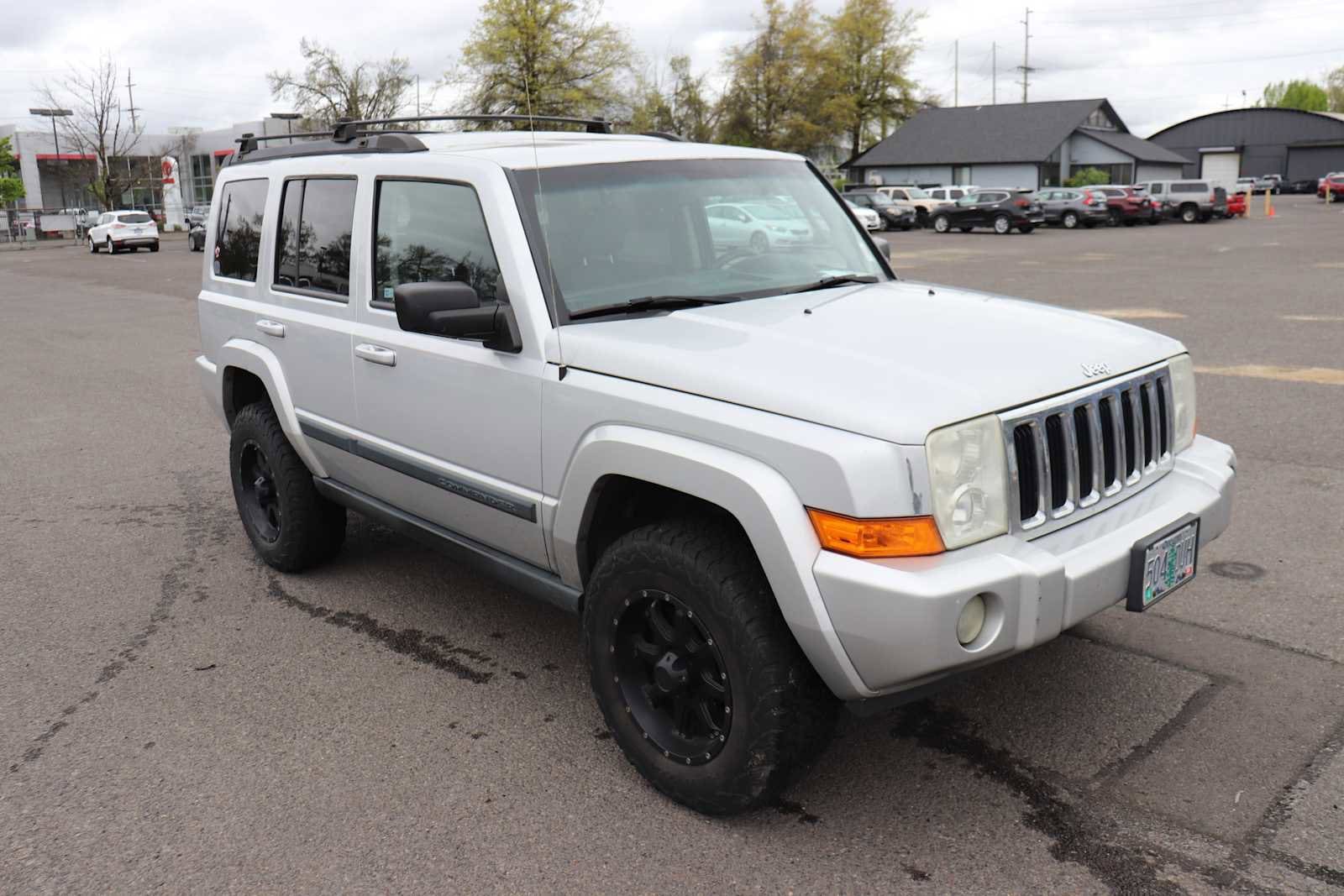 Thumbnail: 2008 Jeep Commander - 3