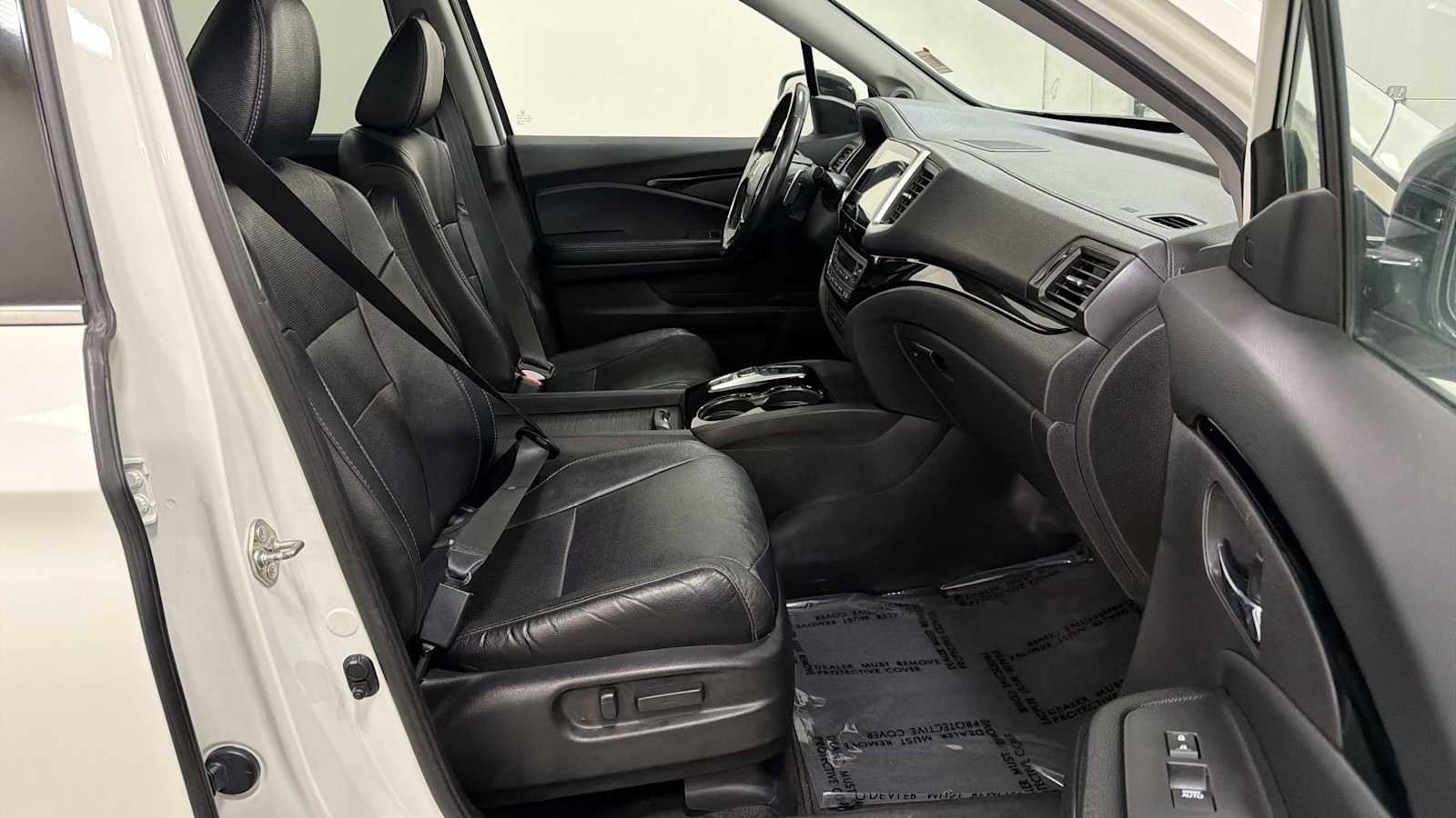 Thumbnail: 2017 Honda Pilot - 31