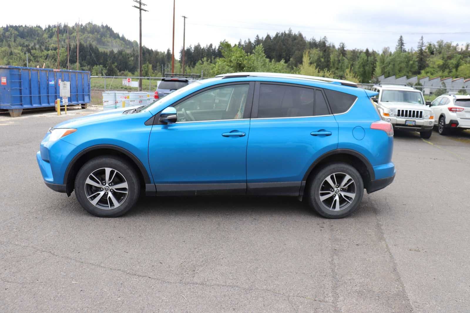 Thumbnail: 2016 Toyota RAV4 - 8