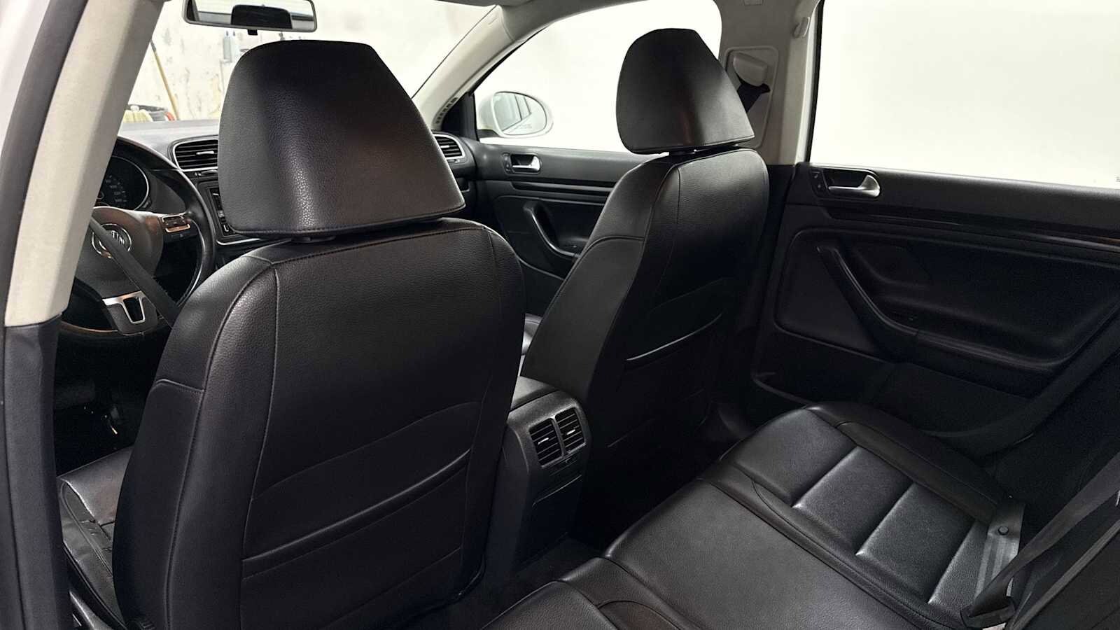 Thumbnail: 2011 Volkswagen Jetta - 23